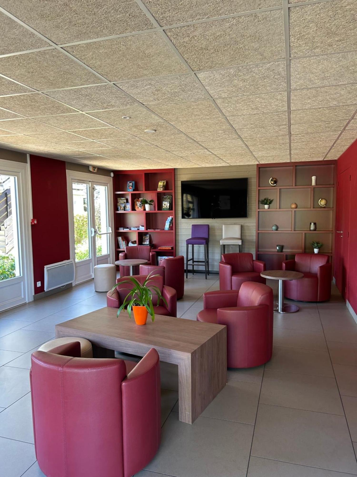 Campanile Sable-Sur-Sarthe Vion Hotel Exterior photo