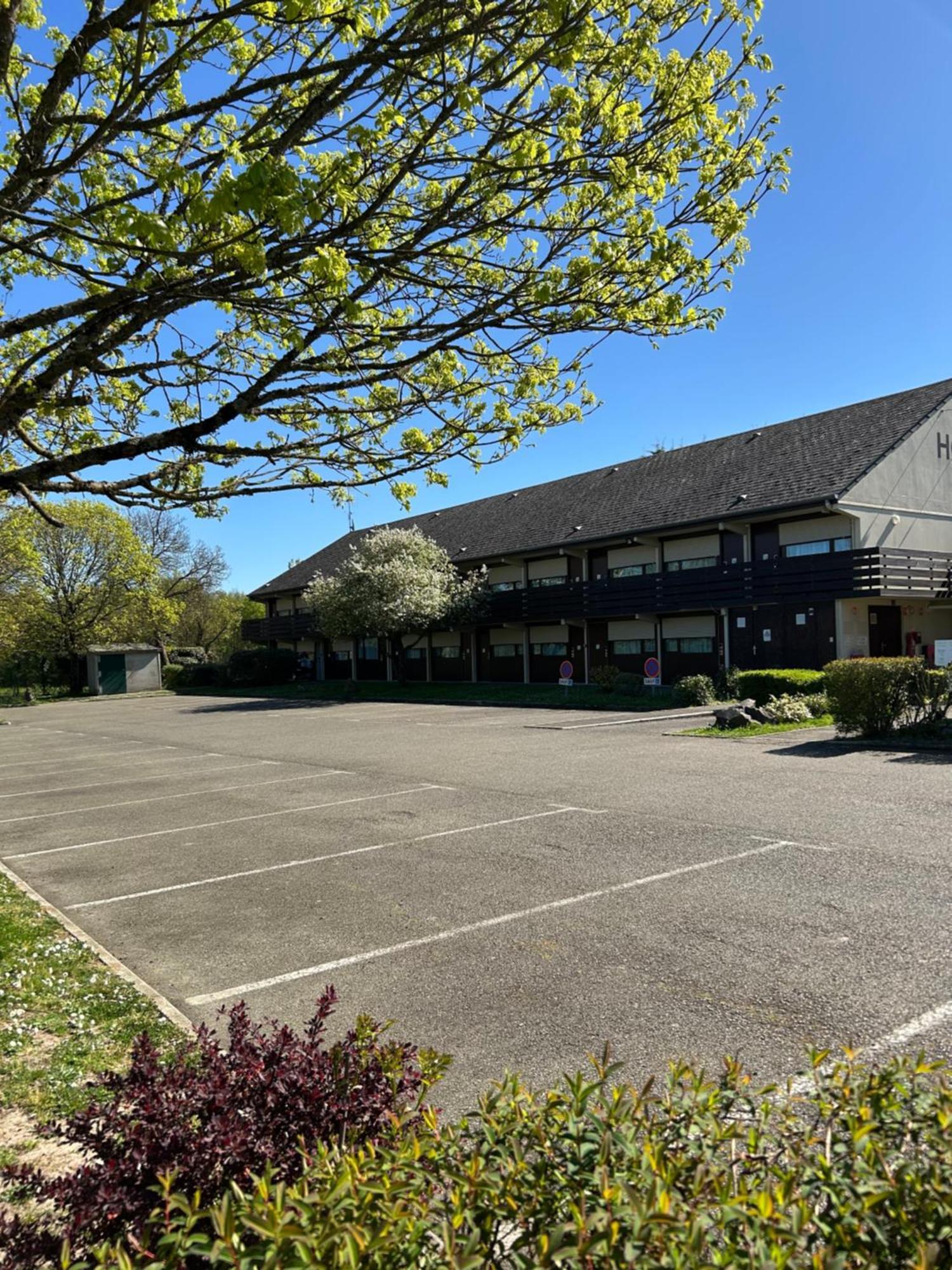 Campanile Sable-Sur-Sarthe Vion Hotel Exterior photo