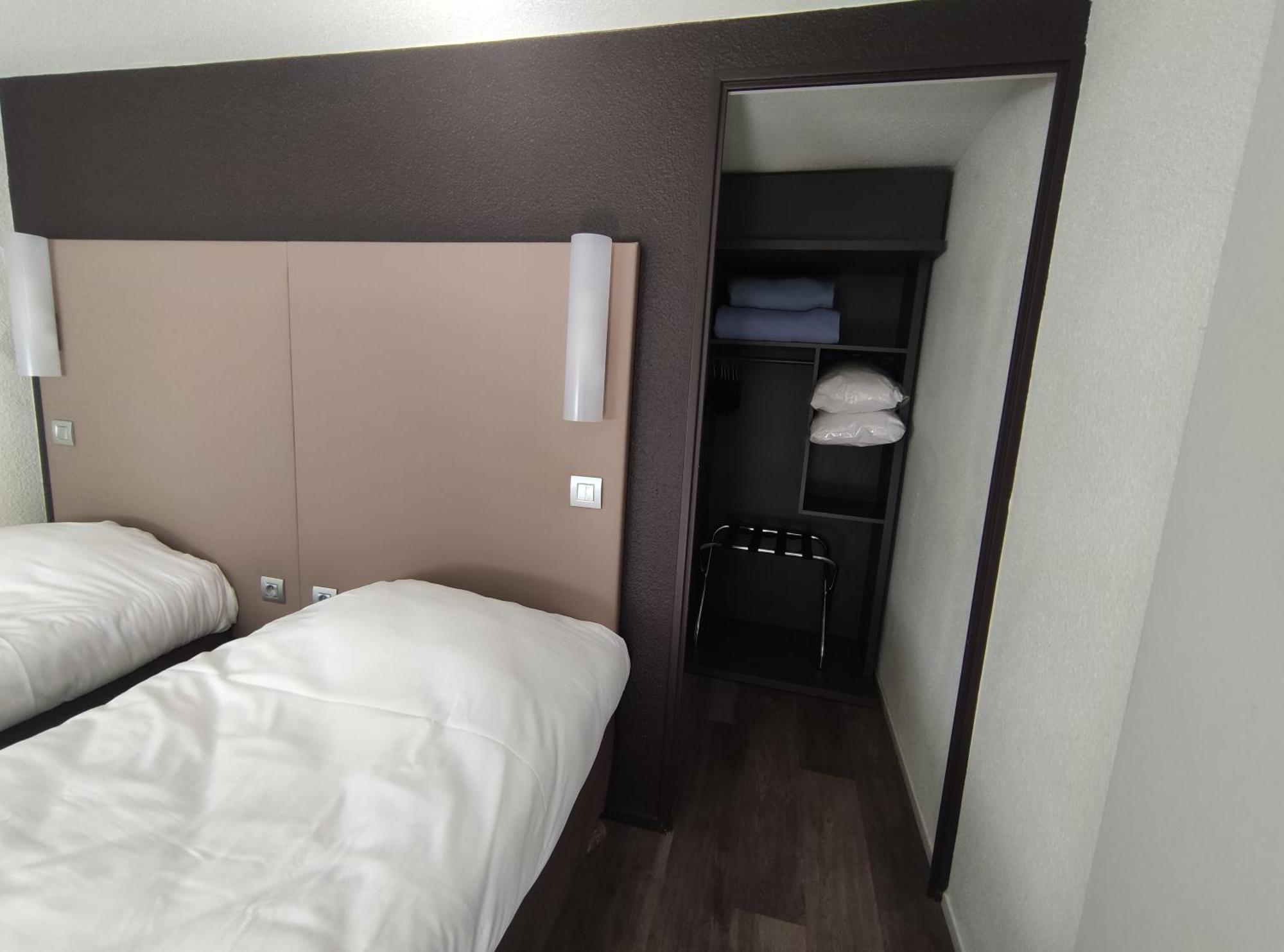 Campanile Sable-Sur-Sarthe Vion Hotel Exterior photo