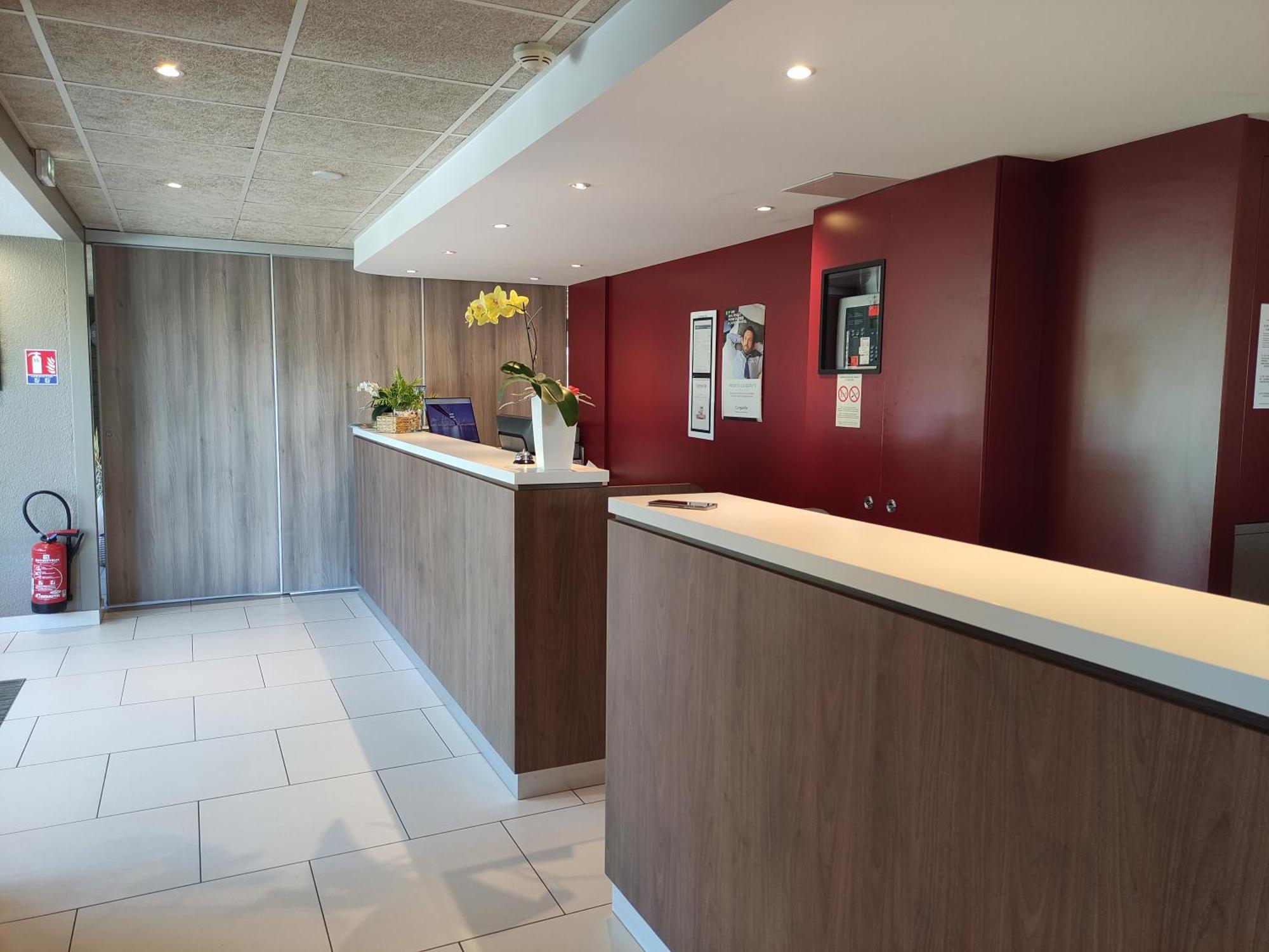 Campanile Sable-Sur-Sarthe Vion Hotel Exterior photo
